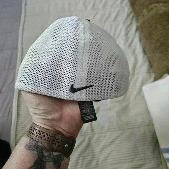 Nike Golf- Dekalb Seed Corn winged flying logo. Size L/XL. Gray & white gold - Picture 5 of 8